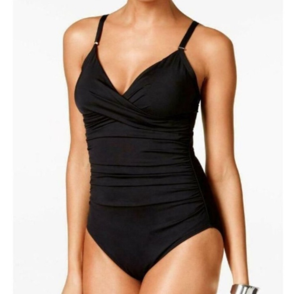 🌞 Calvin Klein twisted top one piece 🌞